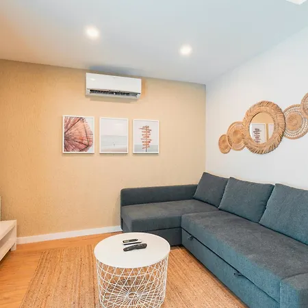 מלון דירות Local House 3*