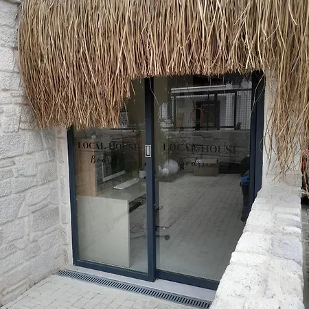 Local House 公寓式酒店 博德鲁姆