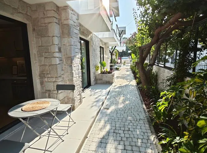 Ξενοδοχείο με διαμερίσματα Local House