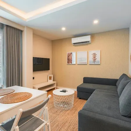 Local House Aparthotel *