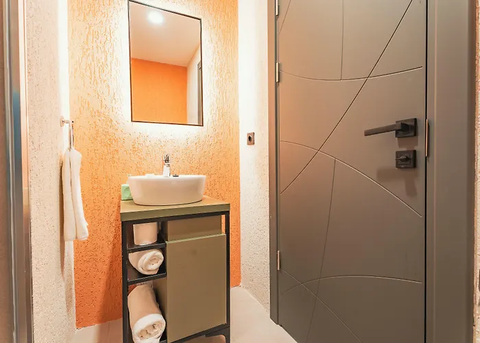 Apart Otel Local House