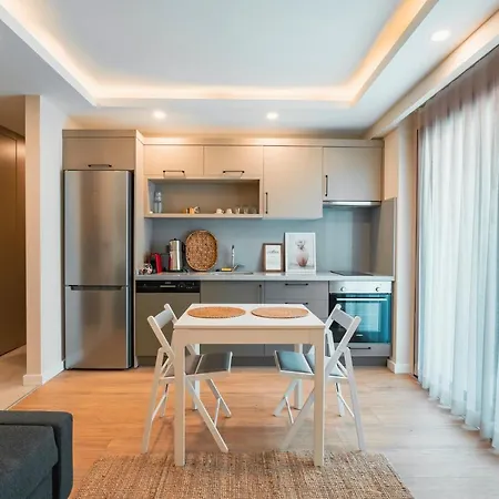 Local House Aparthotel