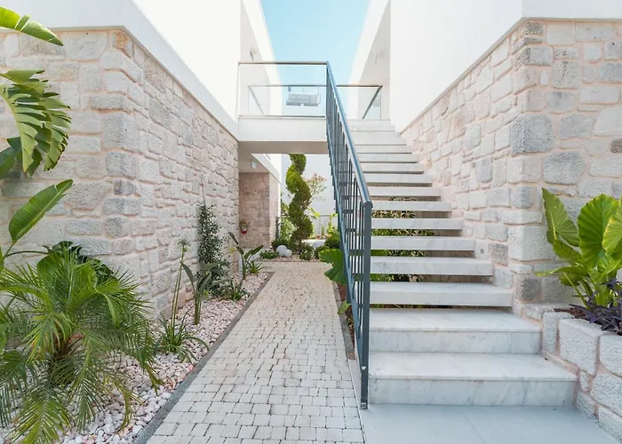 Local House 3* بودروم